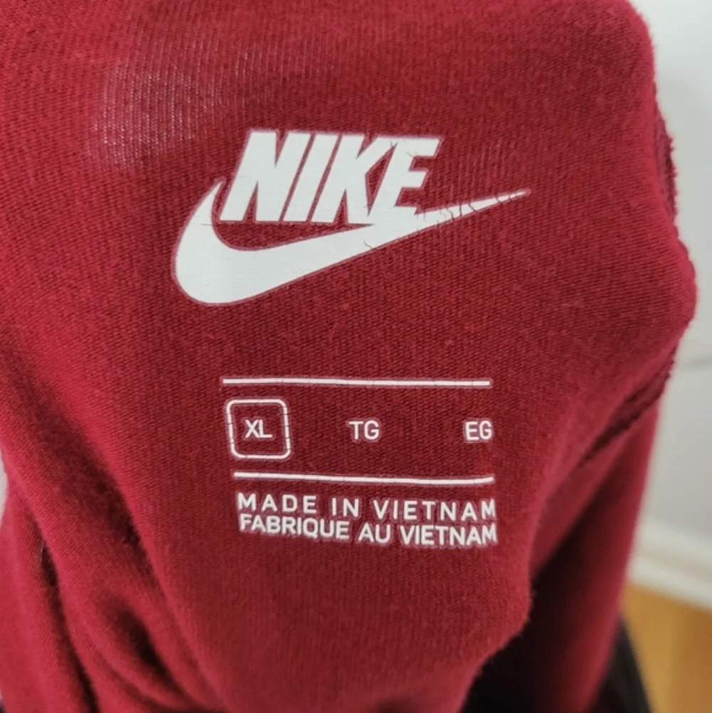 Nike Women's Sportswear Club Leggings Size XL Side Swoosh‎ High Waisted Garnet